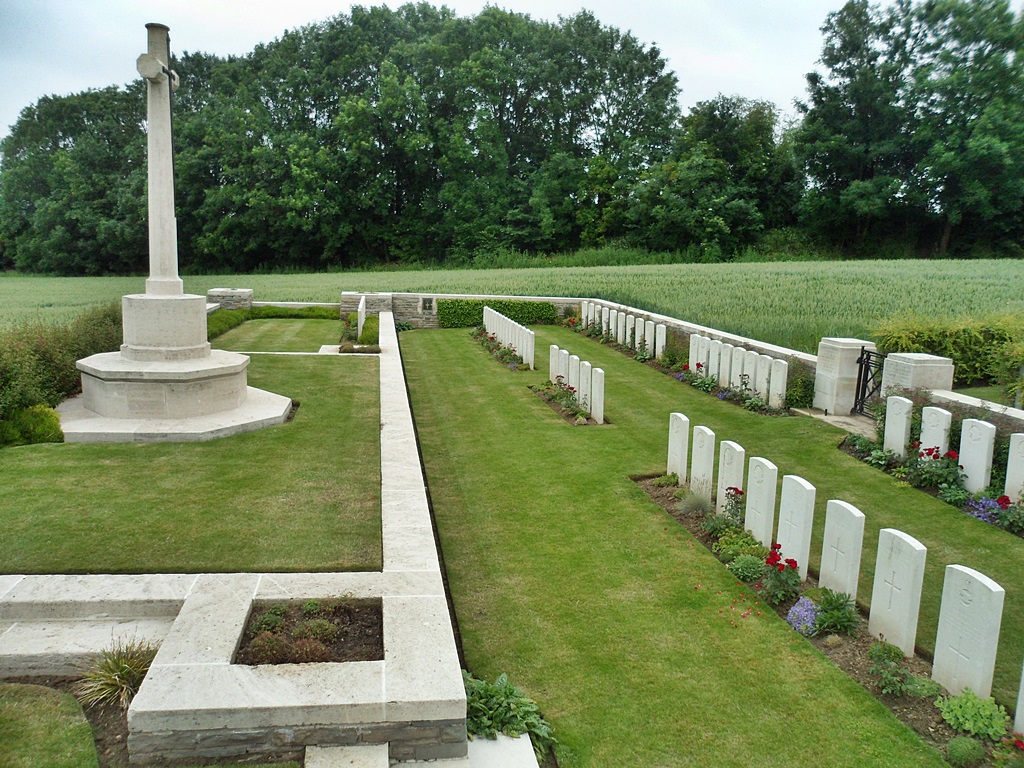 DRUMMOND CEMETERY, RAILLENCOURT, Nord France