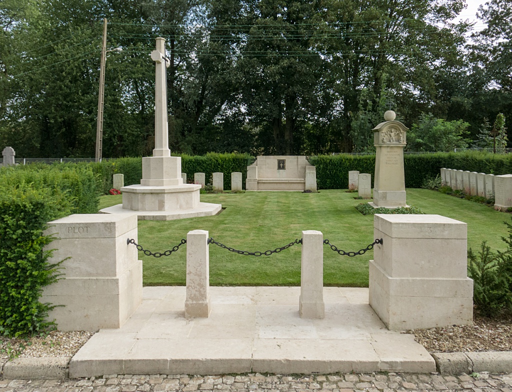 LE CATEAU COMMUNAL CEMETERY, France