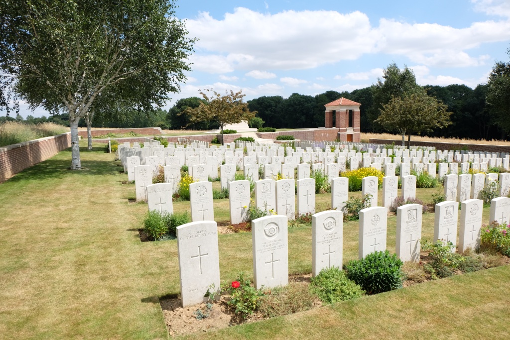 LONSDALE CEMETERY, AUTHUILLE, Somme, France