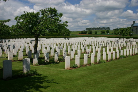 WARLOY-BAILLON COMMUNAL CEMETERY EXTENSION France