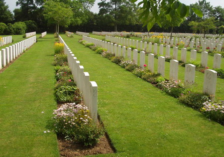  BANNEVILLE-LA-CAMPAGNE WAR CEMETERY