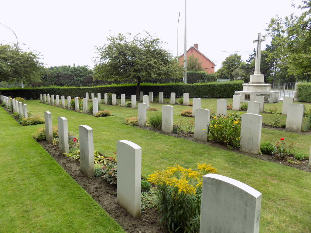 GAURAIN-RAMECROIX WAR CEMETERY 