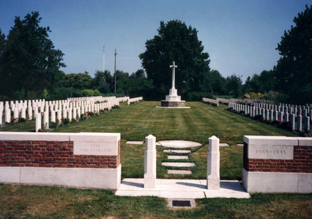 GEEL WAR CEMETERY