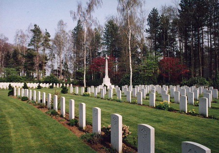  HEVERLEE WAR CEMETERY