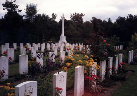 VENRAY WAR CEMETERY, Limburg, Netherlands