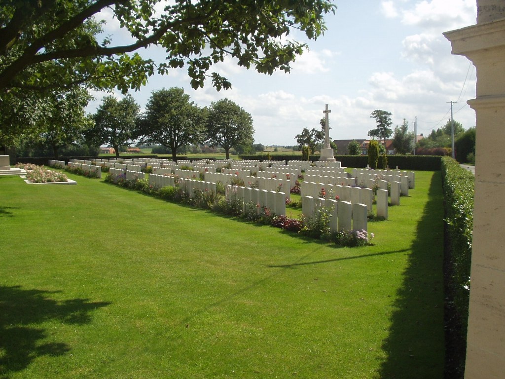 ESQUELBECQ MILITARY CEMETERY, Nord, France