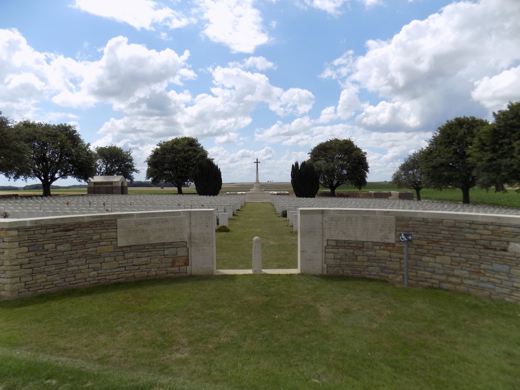 GROVE TOWN CEMETERY, MEAULTE, Somme, France