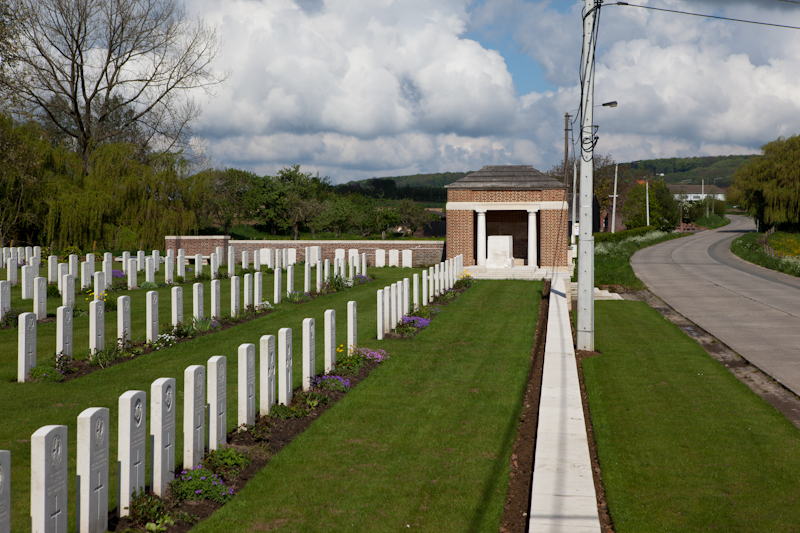 WULVERGHEM-LINDENHOEK ROAD MILITARY CEMETERY West-Vlaanderen, Belgium 